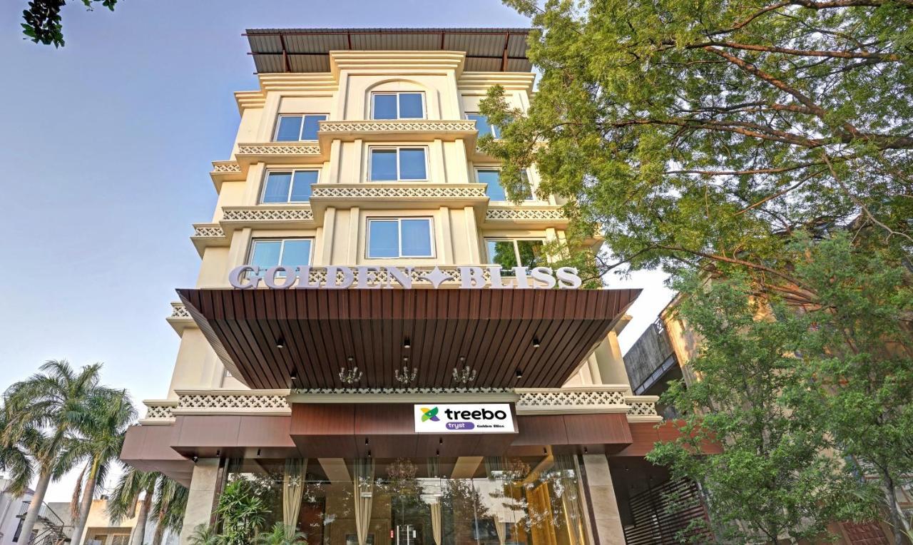 Treebo Premium Golden Bliss Trimurti Nagar Square Nagpur Extérieur photo